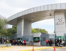El SAT indicó que los servicios de manera presencial se llevaron a cabo sin problemas en 155 de un total de 162 oficinas desconcentradas y Módulos de Servicios Tributarios que tiene en todo el país. EL INFORMADOR/J. Acosta