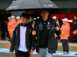 George Russell y el italiano Kimi Antonelli, actuales pilotos del equipo Mercedes. AFP / ARCHIVO