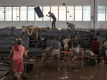 La funcionaria detalló que uno de los servidores señaló que las condiciones del lugar afectado por las lluvias son muy difíciles. AP / F. MÁRQUEZ