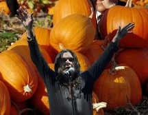 Así luce el mural de calabazas que armaron para Ozzy Osbourne. AFP / EFE / ARCHIVO