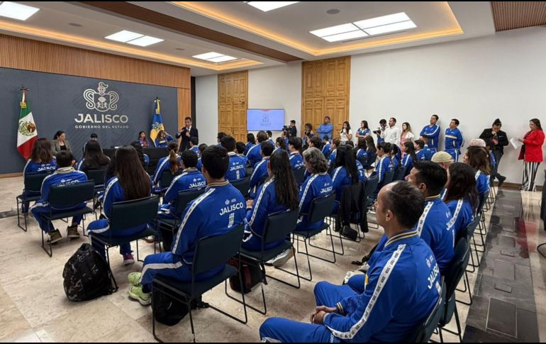 Pablo Lemus aprovechó el evento para dar a conocer que el siguiente año se construiría un Polideportivo en Puerto Vallarta. EL INFORMADOR / A. García