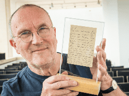 Esta es la carta escrita de la mano de Nietzsche para Otto Busse.  EFE / Centro de Documentación Nietzsche de Naumburgo