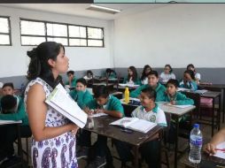Profesores coinciden en la ausencia de materiales y apoyo logístico. Un maestro de primaria consideró que, si bien “La Escuela Te Extraña tiene buena intención”, su ejecución “es pésima”, ya que expone a los docentes y no les proporciona los medios necesarios para cumplir la tarea. INFORMADOR/ARCHIVO