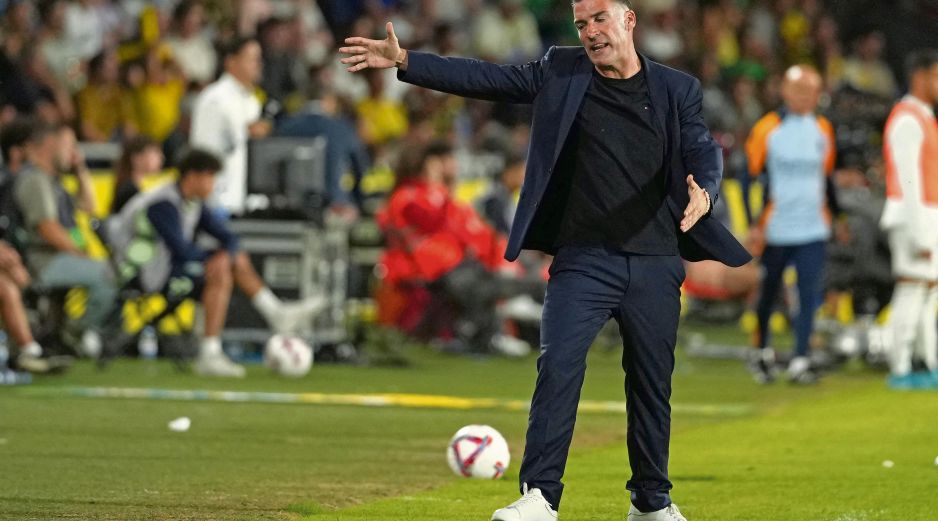 Luis Carrión regresa al banquillo del Carbayon. AFP