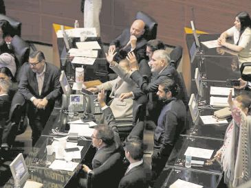 Se cuestionó la aprobación fast track de la reforma a la Ley de Amparo. EL UNIVERSAL