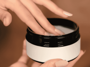 Amazon explicó que exige que todos los productos disponibles en su plataforma "cumplan con las leyes, regulaciones y políticas de la empresa". ESPECIAL