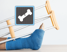 La disminución de los niveles de estrógeno en las mujeres durante la menopausia es uno de los principales factores de riesgo de osteoporosis. ESPECIAL / CANVA