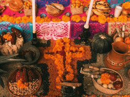 Cada elemento del altar de muertos tiene un significado que conecta a las familias con sus tradiciones y con el ciclo de la vida y la muerte. CANVA