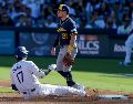 Ahora, en el cuarto enfrentamiento, los Dodgers buscarán cerrar la serie lo antes posible, sin darle margen de reacción a unos Brewers que llegan obligados a ganar para mantenerse con vida. EFE / A. Dinner
