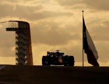 El neerlandés de Red Bull superó a los dos McLaren, encabezados por Lando Norris y Oscar Piastri, quienes parecían tener el control de la sesión hasta que el tetracampeón sacó una vuelta magistral en los segundos finales. AP / E. Gay