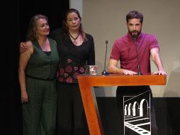 Festival Internacional de Morelia cierra con la entrega de sus galardones principales. En la foto, Pablo Pérez Lombardini quien se llevó Mejor Dirección y Mejor Película de Ficción. EFE/ Iván Villanueva