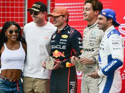 Max Verstappen volvió a demostrar por qué es el tetracampeón del mundo. Detrás de él, George Russell y Carlos Sainz completaron el podio. AFP / J. Watson