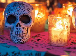 El papel picado es el toque final que da vida a los altares y espacios dedicados a los fieles difuntos. FREEPIK