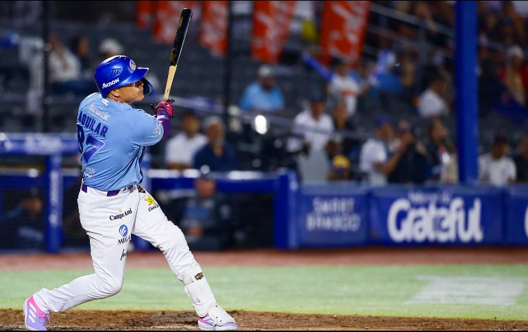José Aguilar pegó un triple productor de dos carreras en la séptima entrada. CORTESÍA/Charros de Jalisco