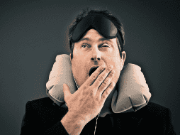 El médico Agustín Folgueira, especialista en Medicina del Sueño del Hospital Italiano, subraya que la prevención comienza antes del viaje. CANVA