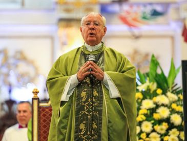 José Francisco Robles Ortega hizo un llamado a los feligreses a honrar a sus santos y difuntos. EL INFORMADOR/ J. ACOSTA.