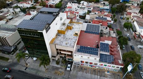 El Gobierno estatal ha flexibilizado los esquemas de financiamiento para facilitar la instalación de paneles solares en casas, comercios e industrias, lo que ha llevado a la Entidad a liderar a nivel nacional en los contratos de interconexión firmados ante la Comisión Reguladora de Energía. EL INFORMADOR/ A. Navarro