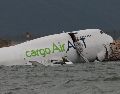 El incidente provocó el cierre temporal de la pista norte del Aeropuerto Internacional de Hong Kong, considerada esencial para las operaciones de carga y vuelos de largo recorrido. EFE/EPA/M. James