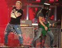 Videos captados por asistentes muestran al cantante subiendo a la tarima de la batería, pateando el bombo y luego lanzando el micrófono contra el músico. AP/ ARCHIVO.