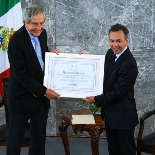 Reconocen trayectoria de Carlos Álvarez Bermejillo
