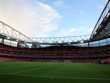 Ente los partidos más destacados que se esperan esta tarde se encuentra el de Arsenal contra el Atlético de Madrid, equipos que se enfrentarán en el Emirates Stadium. EFE / N. Hall