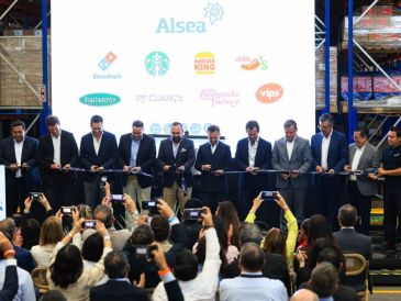 Autoridades municipales estales y directivos de la empresa inauguraron el nuevo centro de distribución Alsea en Tonalá. EL INFORMADOR/J.ACOSTA