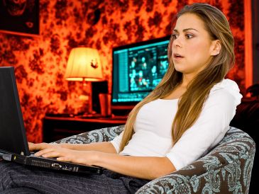 Hay videos que, aunque pasen los años, siguen provocando el mismo escalofrío que la primera vez que los viste, o quizá te asusten peor. ESPECIAL / CANVA