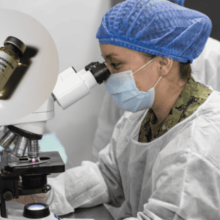 Vacunas contra el COVID-19 podrían beneficiar a pacientes con cáncer