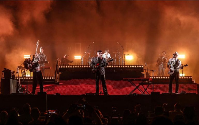 Las voces del público se mezclaron con las guitarras y percusiones, generando una atmósfera de complicidad. EL INFORMADOR/A.NAVARRO