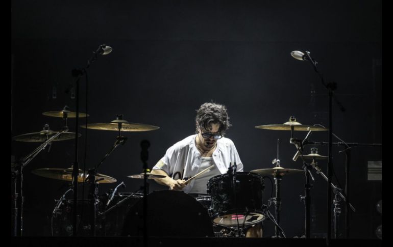 Las voces del público se mezclaron con las guitarras y percusiones, generando una atmósfera de complicidad. EL INFORMADOR/A.NAVARRO