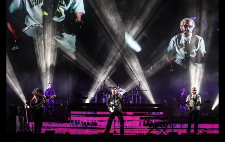 Las voces del público se mezclaron con las guitarras y percusiones, generando una atmósfera de complicidad. EL INFORMADOR/A.NAVARRO