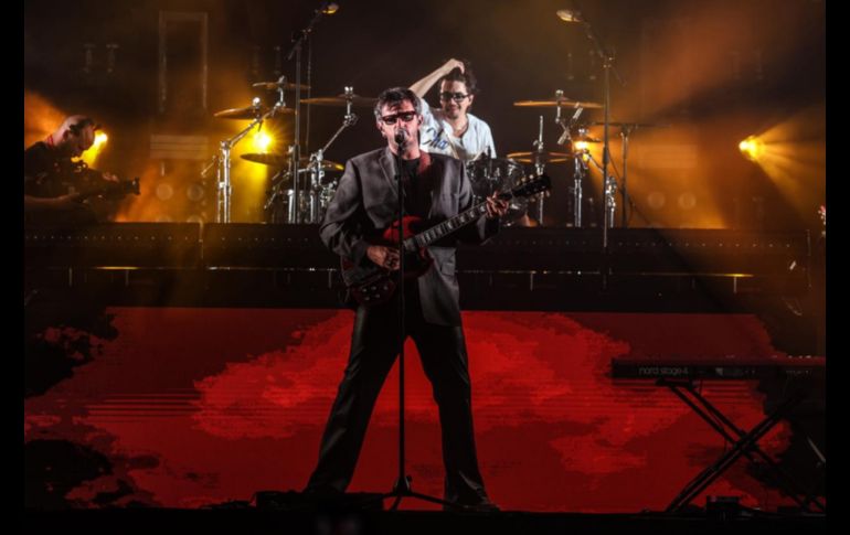 Las voces del público se mezclaron con las guitarras y percusiones, generando una atmósfera de complicidad. EL INFORMADOR/A.NAVARRO