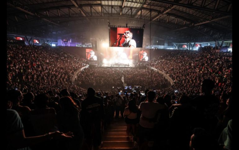 Las voces del público se mezclaron con las guitarras y percusiones, generando una atmósfera de complicidad. EL INFORMADOR/A.NAVARRO