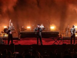 Las voces del público se mezclaron con las guitarras y percusiones, generando una atmósfera de complicidad. EL INFORMADOR/A.NAVARRO