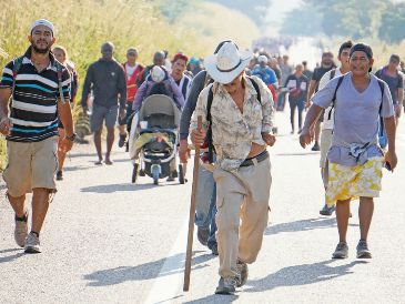Migrantes cruzan la frontera entre México y Estados Unidos en busca de asilo y mejores oportunidades de vida. EL INFORMADOR/ Archivo