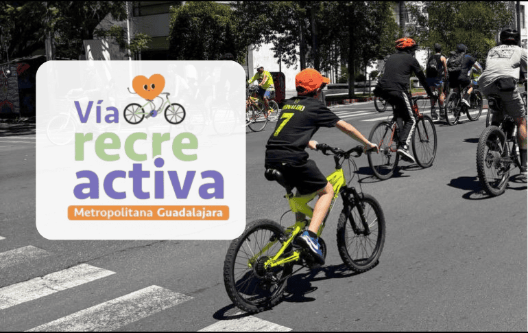 En la programación de la siguiente jornada dominical destaca el desfile de títeres gigantes sobre la avenida Juárez, además de visitas al Panteón de Belén. ESPECIAL/X @via_recreactiva