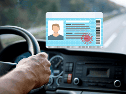 En lo últimos días la confusión ha aumentado por una noticia que circula en redes y medios digitales, sobre una nueva licencia de conducir en México. ESPECIAL / CANVA