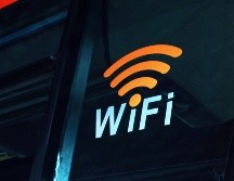 Desactivar la conexión a Internet durante el periodo de descanso ayuda a reducir el consumo energético, tanto en el router como en los dispositivos que reciben su señal. Unsplash