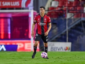 Adrián Mora jugó su primer Clásico el torneo anterior, cuando los Zorros se impusieron 3-2 al Guadalajara en el Apertura 2024. IMAGO7