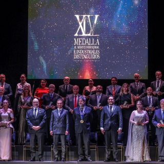 Cámara de la Industria de Jalisco reconoce a René Calderón y a 22 líderes más