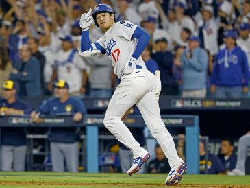 Shohei Ohtani, el jugador más valioso de la Serie Campeonato y uno de los mejores de la liga, busca el bicampeonato con la novena angelina. AFP