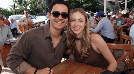Sebastián Espejo y Jule Faller. GENTE BIEN JALISCO / Revista del 24 octubre 2025