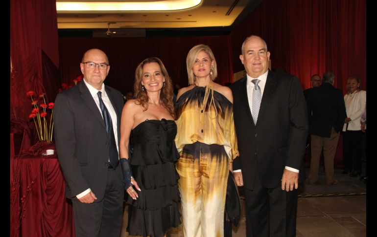 Javier Cervantes, Karla Rodríguez, Norma Lavin de Guajardo y Alberto Guajardo. GENTE BIEN JALISCO / 90 aniversario de Placencia Muebles