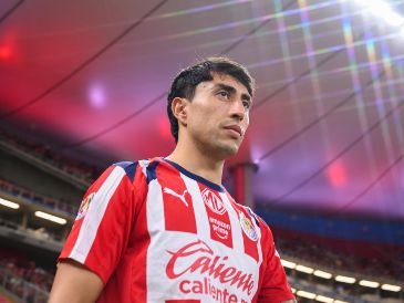 Tras las declaraciones de Aldo Rocha en la antesala del Clásico Tapatío, el mediocampista de Chivas, Omar Govea, respondió con contundencia al capitán del Atlas, dejando claro que el Rebaño está dispuesto a hacer lo que sea necesario para alcanzar sus objetivos. IMAGO7
