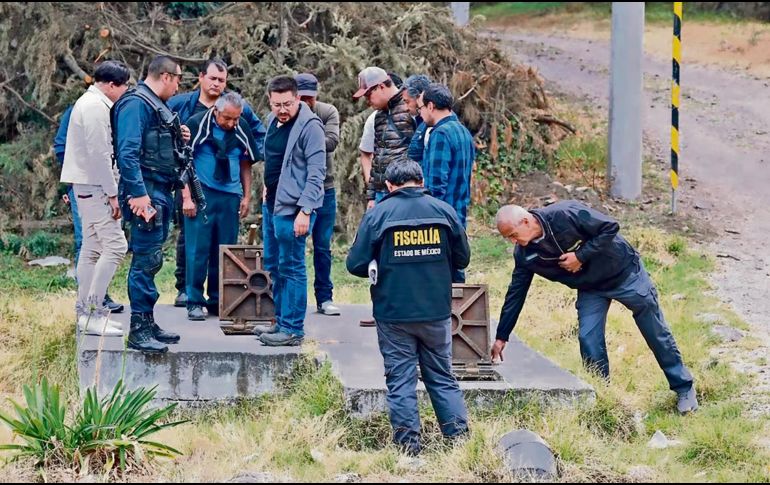 Elementos de la FGJEM y fuerzas federales durante el operativo para asegurar pozos y redes clandestinas de agua en Edomex. EL UNIVERSAL