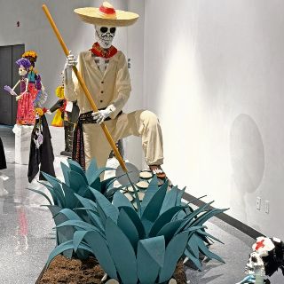 Museos conmemoran el Día de Muertos con altares monumentales