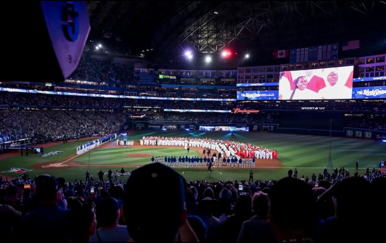 Con el marcador 1-0 a favor de Toronto, la Serie Mundial seguirá este sábado en el Rogers Centre, en Canadá. EFE / E. Lima