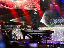 Chayanne arrancó moviéndose en el escenario de arriba a abajo, lleno de energía, con algunos de sus éxitos más grandes. EL INFORMADOR/ J. Acosta