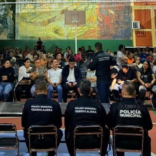 Policías tapatíos fortalecen la cercanía ciudadana con reuniones y chats vecinales