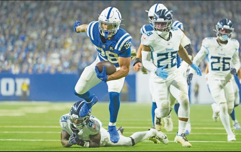 Taylor (#28) ha anotado tres veces en tres juegos en fila ante Tennessee. AP